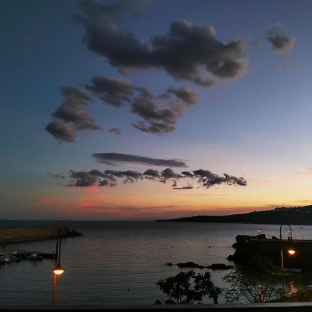 B&B La Spiaggetta Di Stazzo 아치레알레 외부 사진