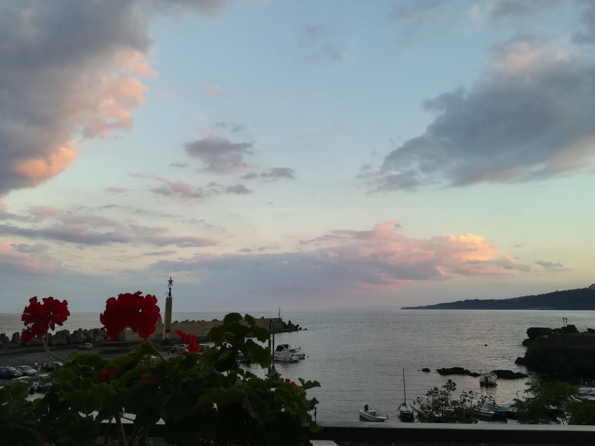 B&B La Spiaggetta Di Stazzo 아치레알레 외부 사진
