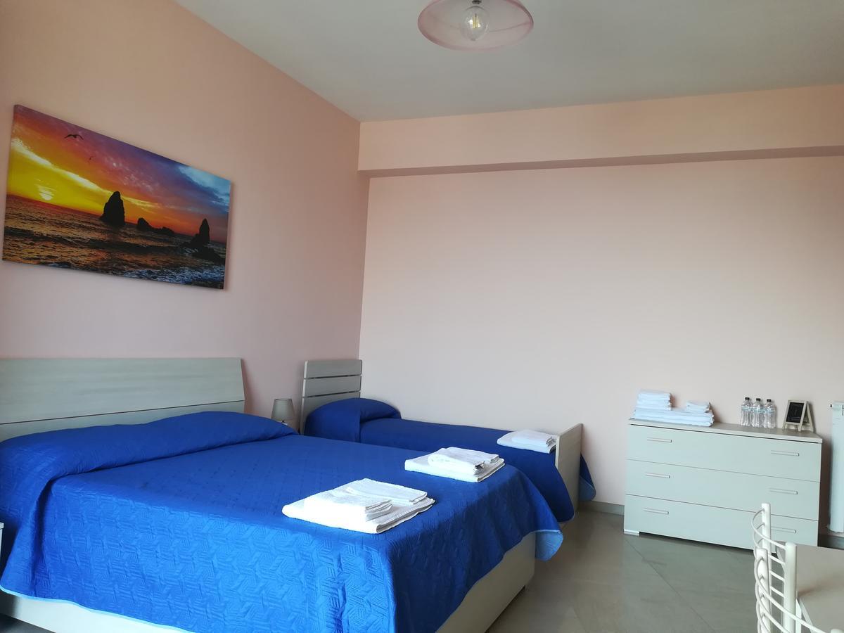 B&B La Spiaggetta Di Stazzo 아치레알레 외부 사진