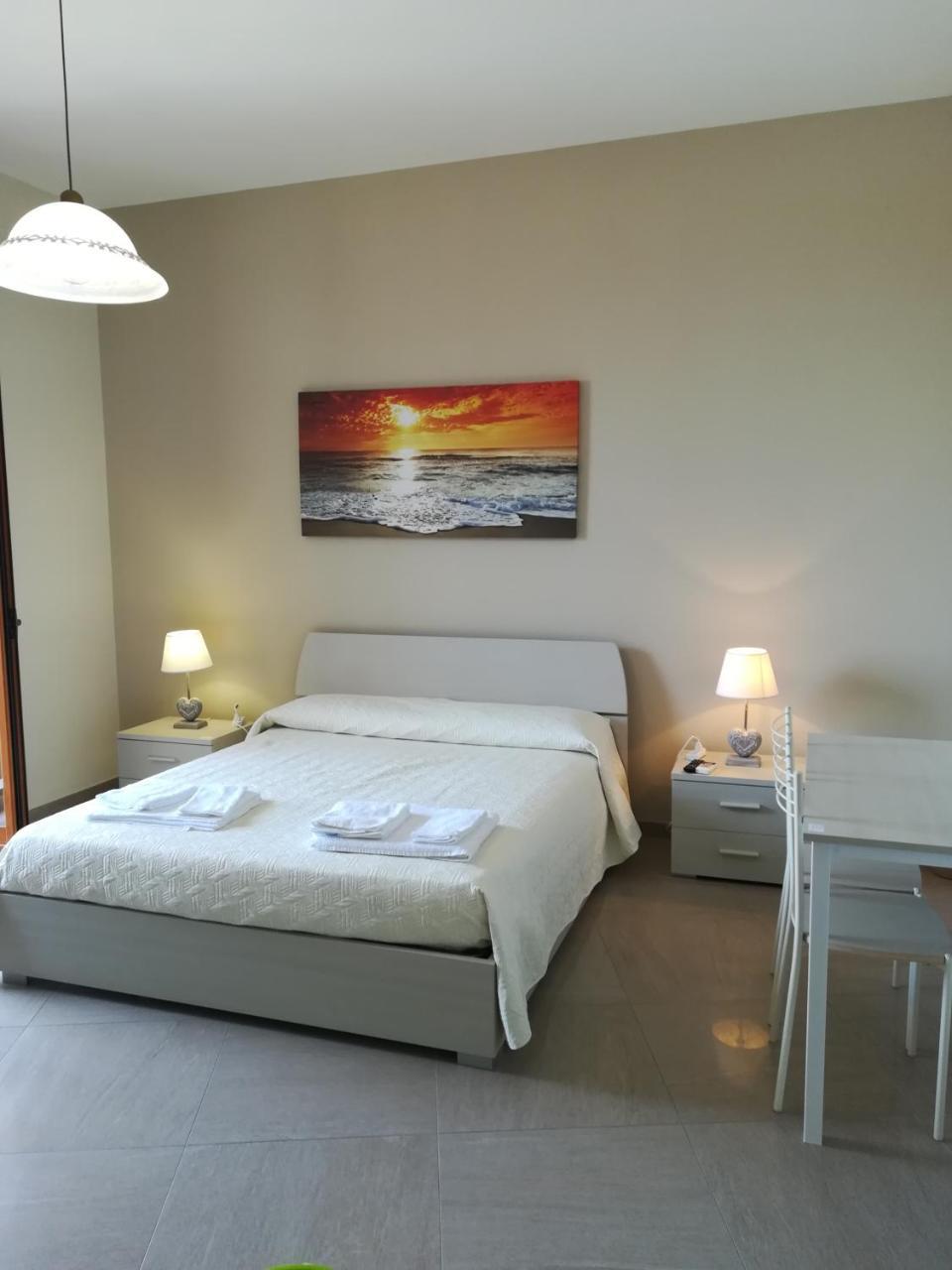 B&B La Spiaggetta Di Stazzo 아치레알레 외부 사진