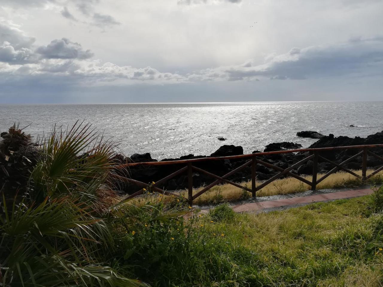 B&B La Spiaggetta Di Stazzo 아치레알레 외부 사진