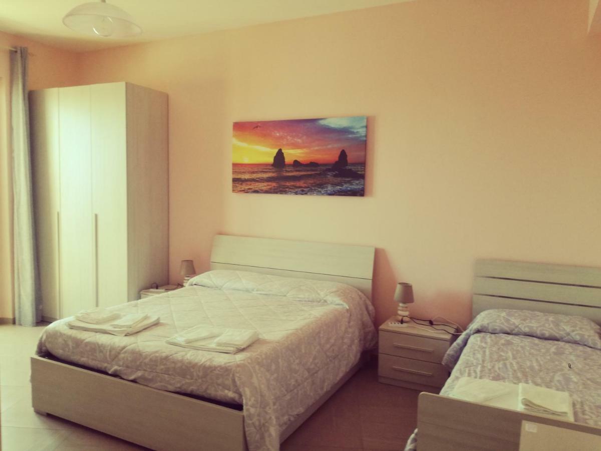 B&B La Spiaggetta Di Stazzo 아치레알레 외부 사진